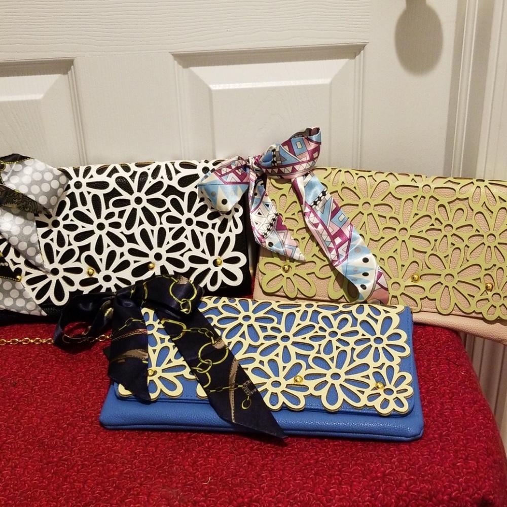 MoDA of NY LaserCut Daiseys 2 In 1 Clutch Or Shoulder Bag - Picture 2 of 9